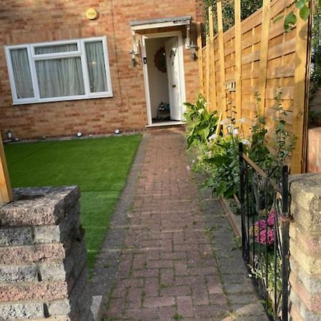 Specious Room In Northolt Northolt  Exterior photo
