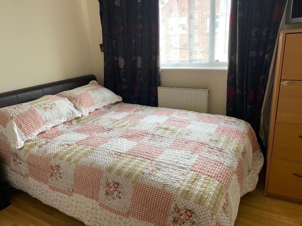 Specious Room In Northolt Northolt  Exterior photo